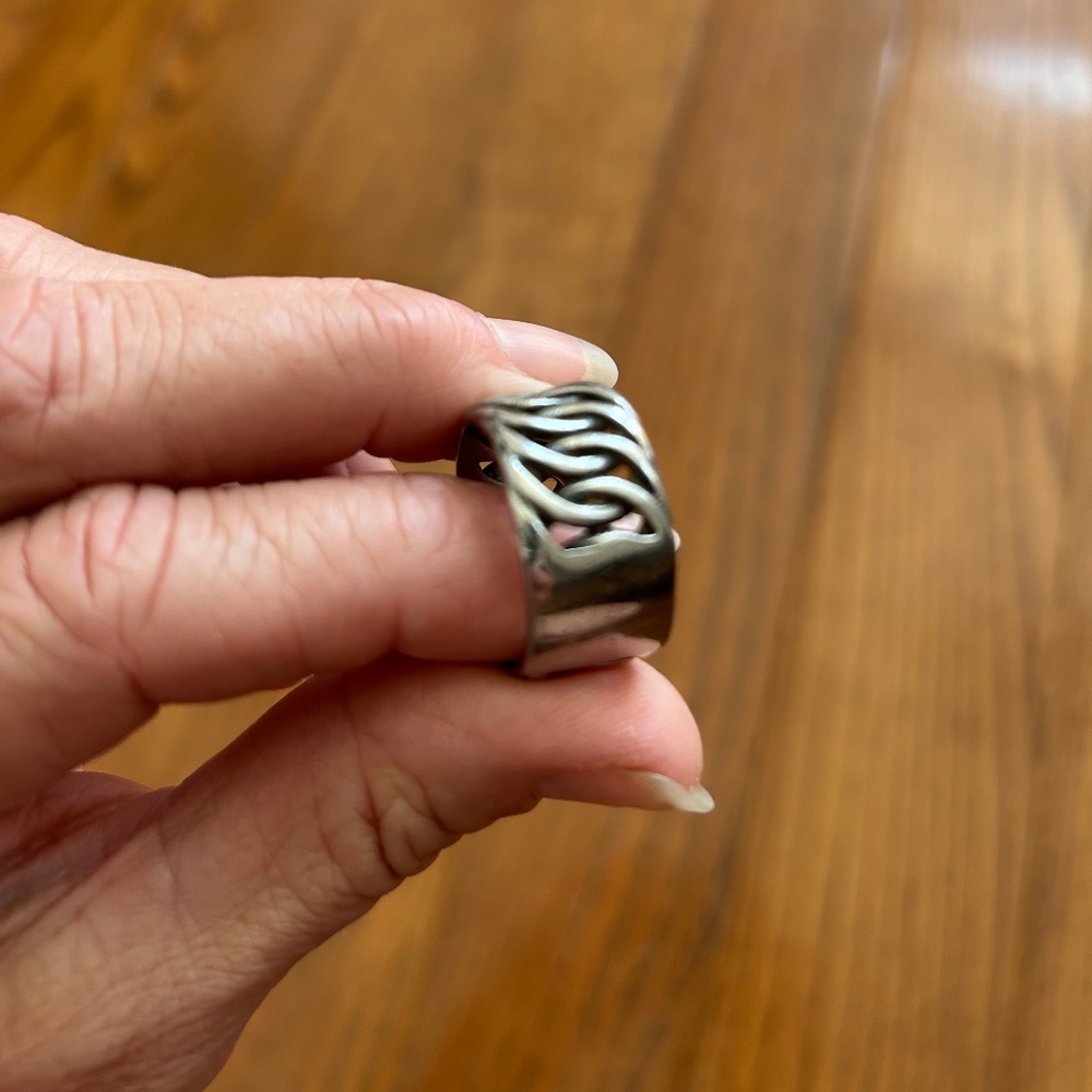 Stainless Steel Twisted metal ring (it is see through some what)